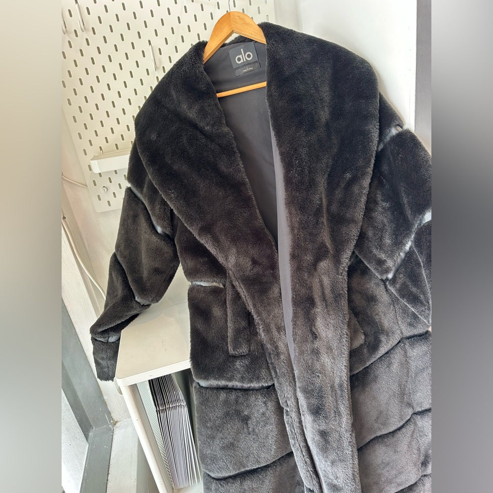 ALO Yoga Charcoal Knock Out coat - Picture 2 of 5
